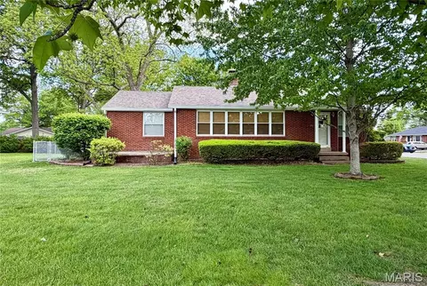 402 N 6th St, Mascoutah, IL 62258