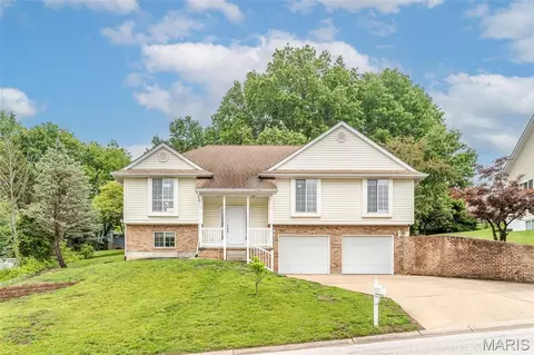 106 Washington Heights Dr, Washington, MO 63090