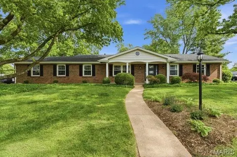 405 Trail Grove Ct, Ballwin, MO 63011