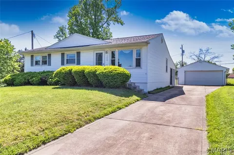 11048 Ridge Forest Ct, Saint Louis, MO 63126