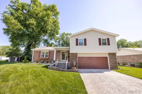 44 Belle Crest Dr, Belleville, IL 62221