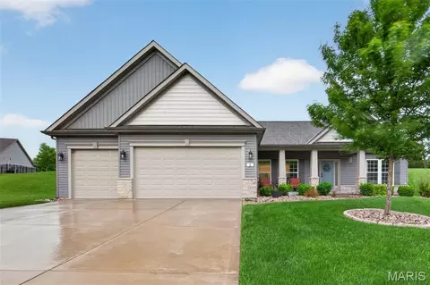 2 Kandahar Ct, Saint Charles, MO 63303