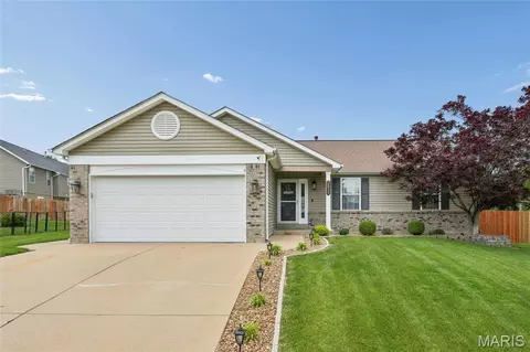 2636 Red Cedar Parc Dr, O'fallon, MO 63368