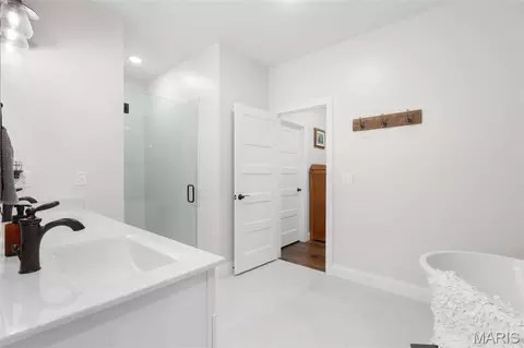 Bath - 7705 Antioch Rd, Gerald, MO 63037 photo 5 of 6
