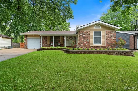 1290 Greenmar Dr, Fenton, MO 63026