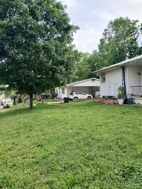 Exterior - 901 Maple St, Doniphan, MO 63935 photo 3 of 5