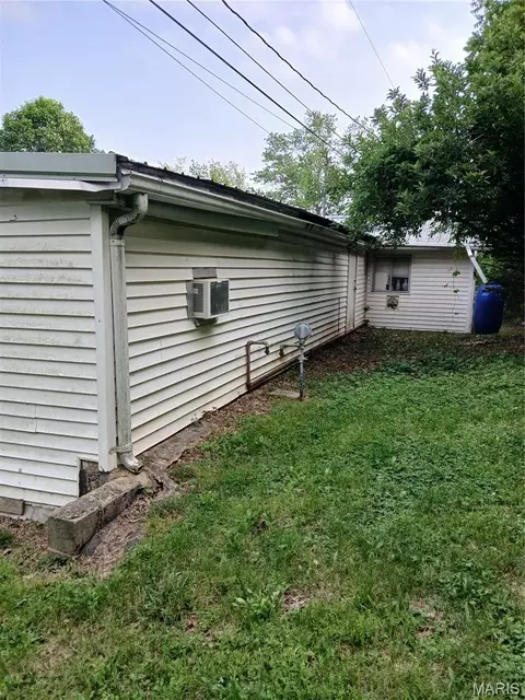 Exterior - 901 Maple St, Doniphan, MO 63935 photo 4 of 5