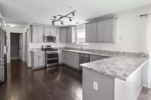 Kitchen - 343 Moultrie Ln, O'fallon, IL 62269 photo 2 of 5