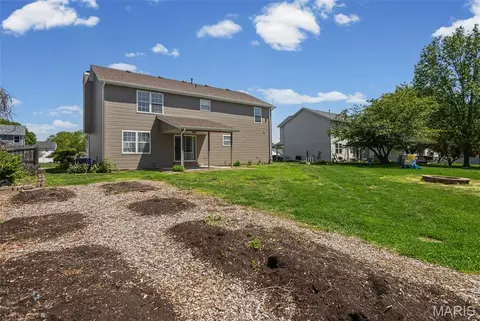 Exterior - 343 Moultrie Ln, O'fallon, IL 62269 photo 7 of 11