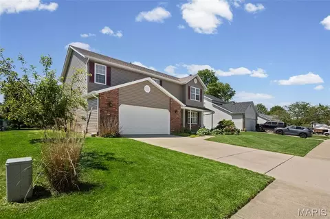Exterior - 343 Moultrie Ln, O'fallon, IL 62269 photo 5 of 11
