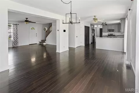 Living - 343 Moultrie Ln, O'fallon, IL 62269 photo 6 of 17
