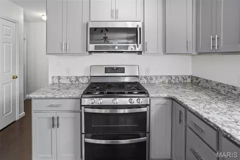 Kitchen - 343 Moultrie Ln, O'fallon, IL 62269 photo 4 of 5