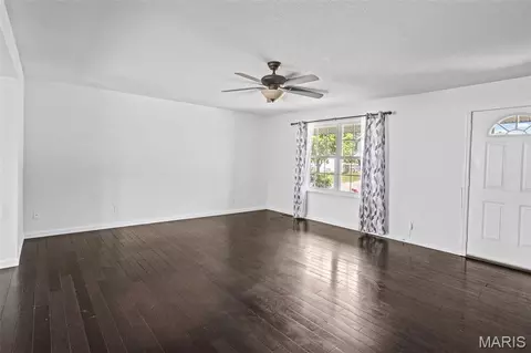 Living - 343 Moultrie Ln, O'fallon, IL 62269 photo 2 of 17