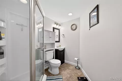 Bath - 457 Vail Ct, Ballwin, MO 63021 photo 2 of 2