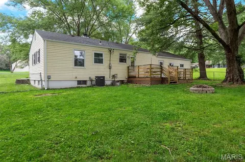 Exterior - 457 Vail Ct, Ballwin, MO 63021 photo 1 of 7