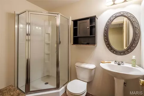 Bath - 327 Hickory Spring Ln, Union, MO 63084 photo 5 of 5