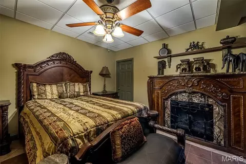 Bedroom - 327 Hickory Spring Ln, Union, MO 63084 photo 5 of 6