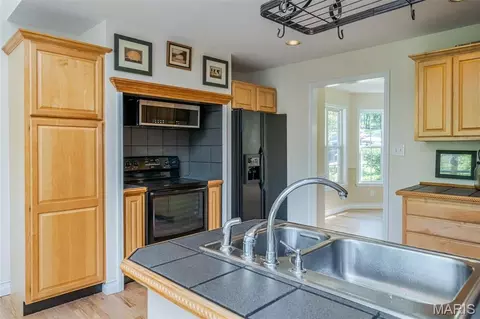 Kitchen - 327 Hickory Spring Ln, Union, MO 63084 photo 4 of 4