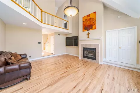 Living - 327 Hickory Spring Ln, Union, MO 63084 photo 3 of 6