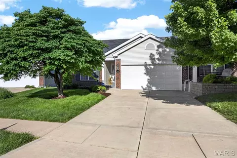 455 Prevot Ave, Saint Charles, MO 63303