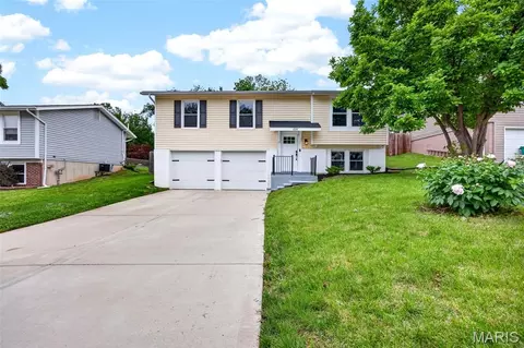 6 Oak Forest Dr, Saint Peters, MO 63376