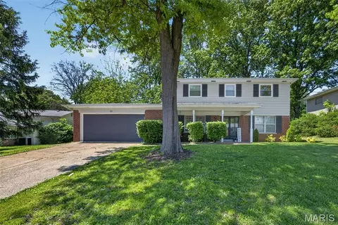129 Williamsburg Dr, Belleville, IL 62221