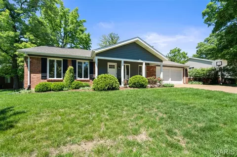 1437 Sunnytree Ln, Ballwin, MO 63021