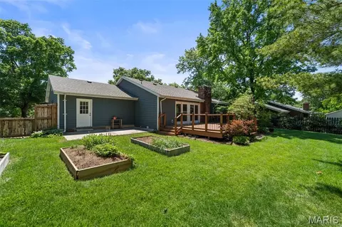 Exterior - 1437 Sunnytree Ln, Ballwin, MO 63021 photo 7 of 10