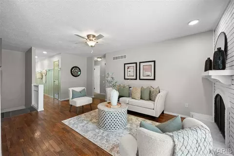 Living - 1437 Sunnytree Ln, Ballwin, MO 63021 photo 2 of 5