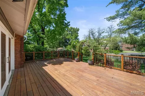 Exterior - 1437 Sunnytree Ln, Ballwin, MO 63021 photo 5 of 10