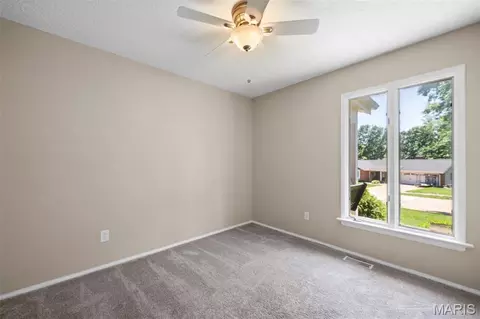Bedroom - 1437 Sunnytree Ln, Ballwin, MO 63021 photo 5 of 6