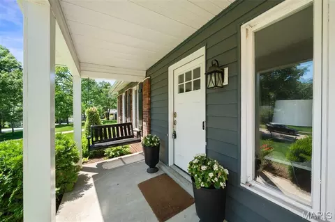 Exterior - 1437 Sunnytree Ln, Ballwin, MO 63021 photo 2 of 10