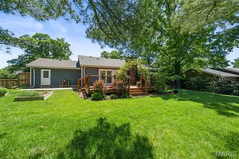 Exterior - 1437 Sunnytree Ln, Ballwin, MO 63021 photo 8 of 10