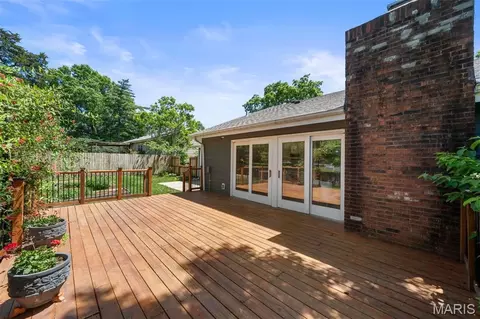 Exterior - 1437 Sunnytree Ln, Ballwin, MO 63021 photo 3 of 10