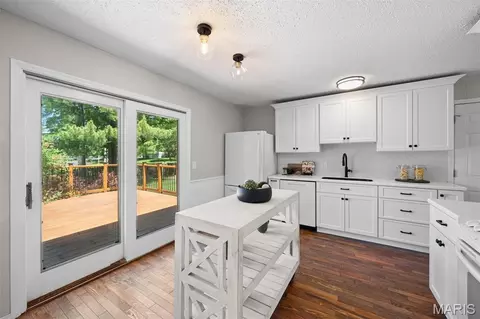 Kitchen - 1437 Sunnytree Ln, Ballwin, MO 63021 photo 3 of 3