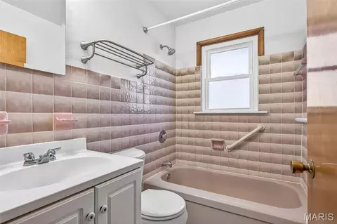 Bath - 6525 Antire Rd, High Ridge, MO 63049 photo 1 of 5