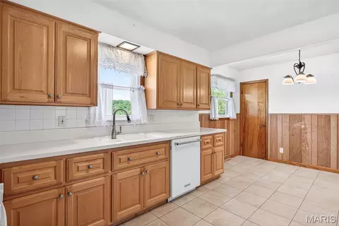 Kitchen - 6525 Antire Rd, High Ridge, MO 63049 photo 2 of 2