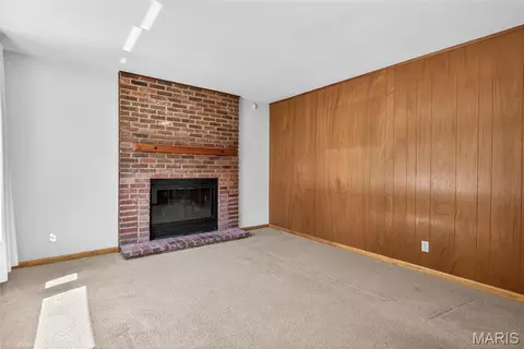 Living - 6525 Antire Rd, High Ridge, MO 63049 photo 2 of 5