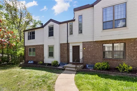 9714 Raintree Village Dr #3F, Hillsboro, MO 63050