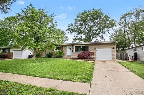 1265 Mallard Ln, Florissant, MO 63031