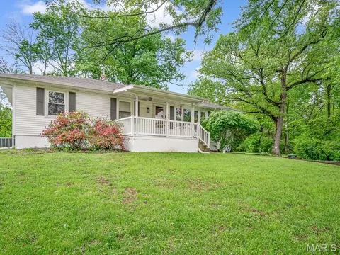 616 Ardmore Dr, Belleville, IL 62223