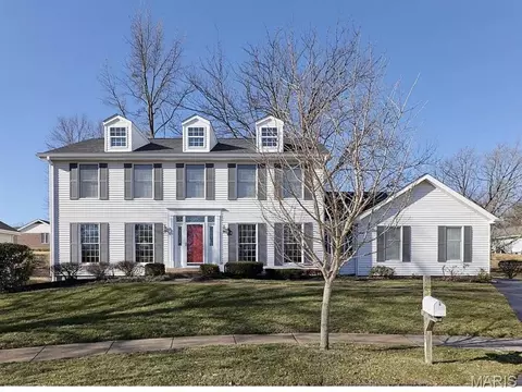 1907 Dovercliff Ct, Chesterfield, MO 63017