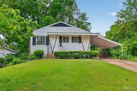 10247 Valley Dr, Saint Louis, MO 63137