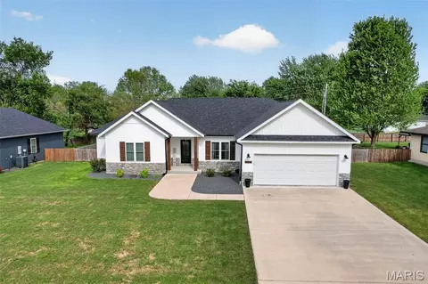 1408 Lana Dr, Lebanon, MO 65536
