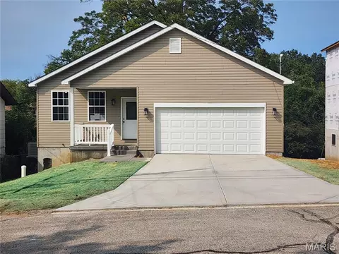 10111 Niblic Dr, Overland, MO 63114