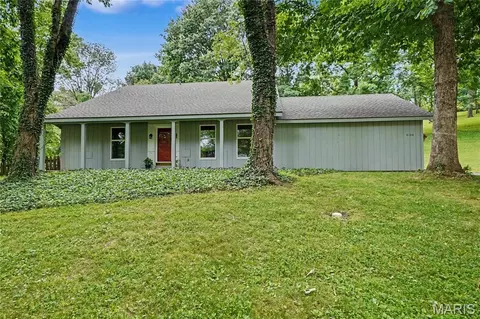 4120 Charbonier Rd, Florissant, MO 63031