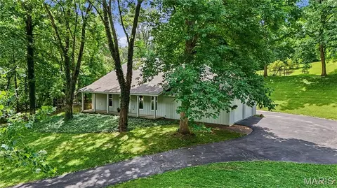 4120 Charbonier Rd, Florissant, MO 63031