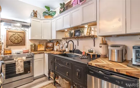 Kitchen - 11985 3rd St, Jerome, MO 65529 photo 3 of 3