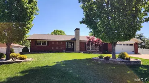 5452 Edelweis Ln, Saint Louis, MO 63129