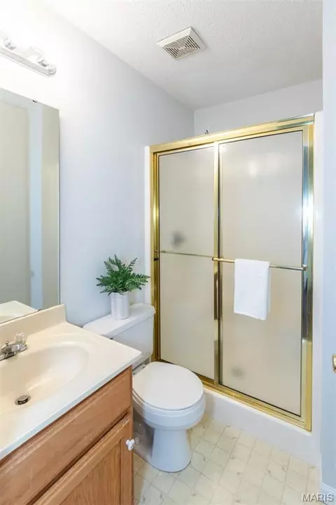 Bath - 4061 Whitehall Dr, Arnold, MO 63010 photo 2 of 4